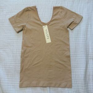 Yelete | Women’s Reversible Seamless Shirt in Nude - One Size